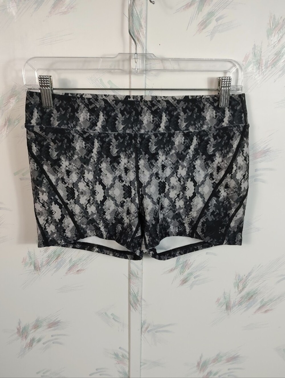 Reebok Snakeskin Athletic Shorts Size Mediu.